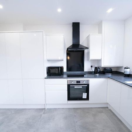 Entire Modern Home With Private Parking For 6/8 Persons Уърксоп Екстериор снимка