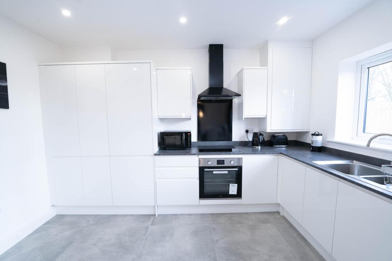 Entire Modern Home With Private Parking For 6/8 Persons Уърксоп Екстериор снимка