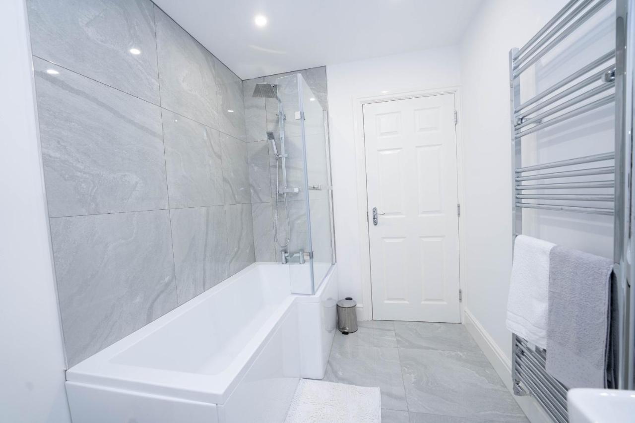 Entire Modern Home With Private Parking For 6/8 Persons Уърксоп Екстериор снимка