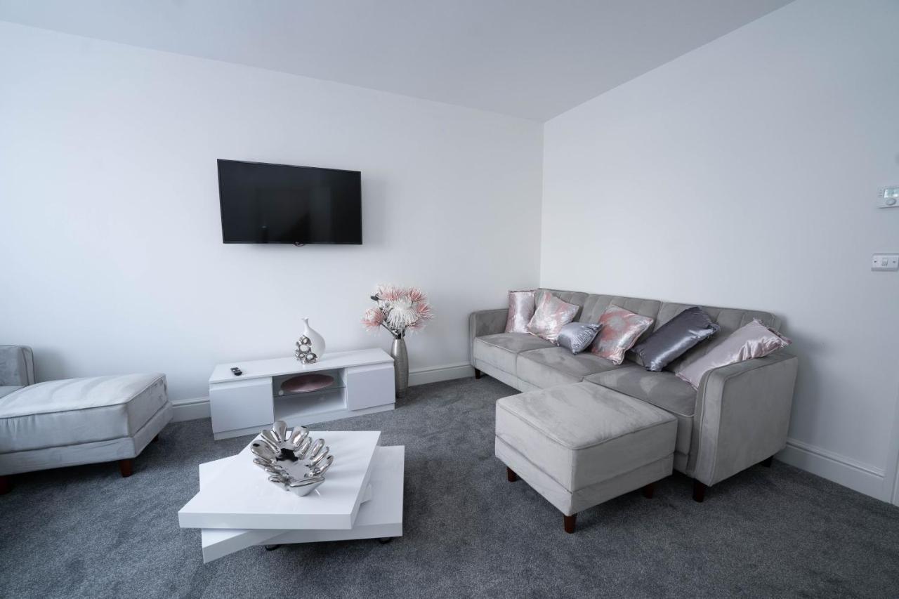 Entire Modern Home With Private Parking For 6/8 Persons Уърксоп Екстериор снимка