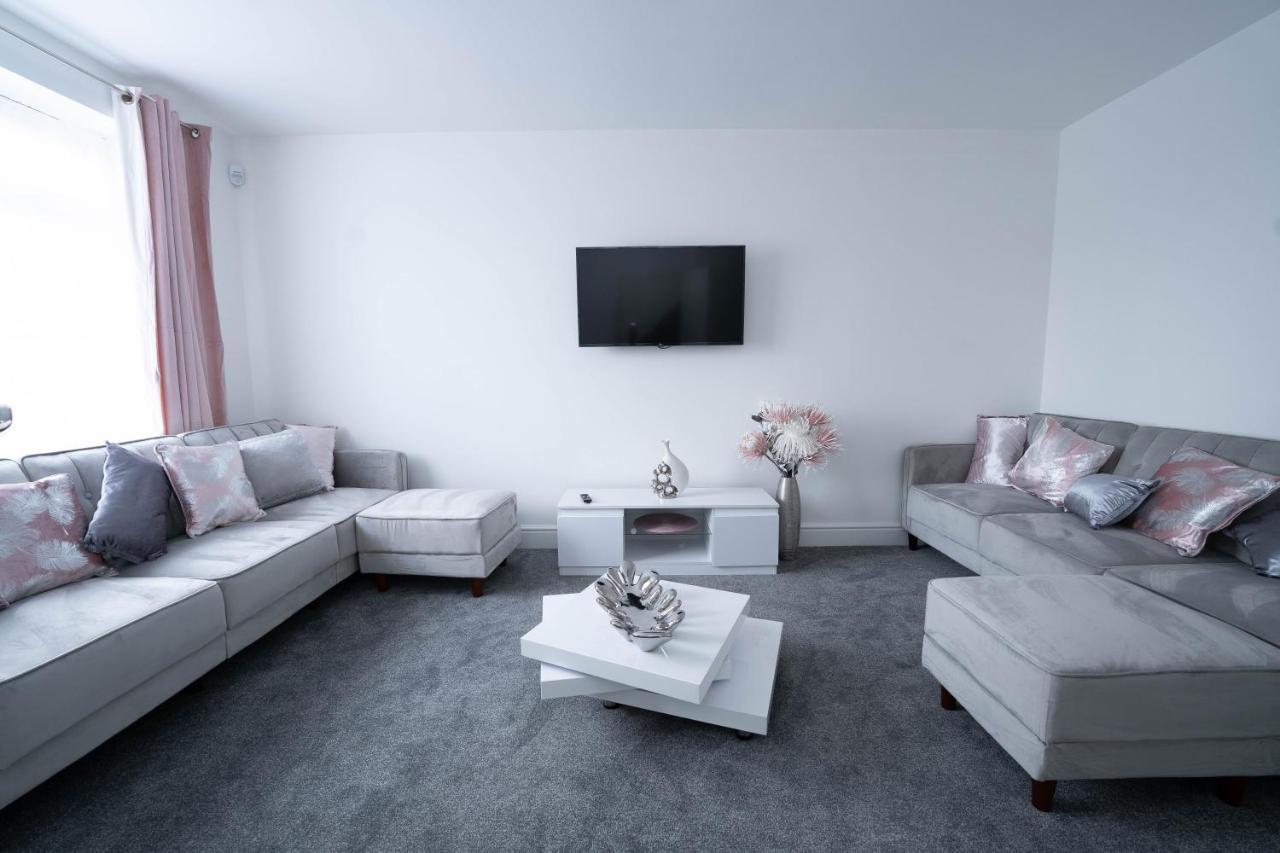 Entire Modern Home With Private Parking For 6/8 Persons Уърксоп Екстериор снимка