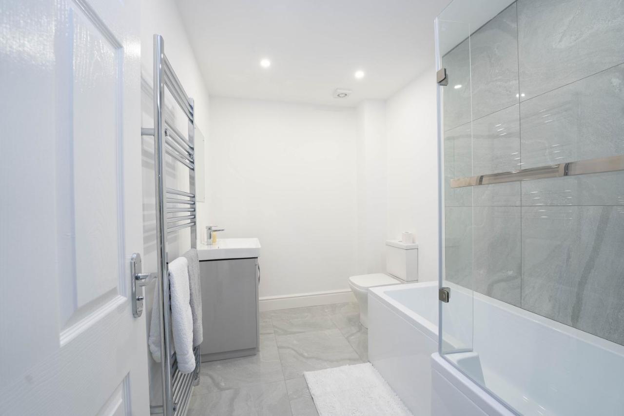 Entire Modern Home With Private Parking For 6/8 Persons Уърксоп Екстериор снимка