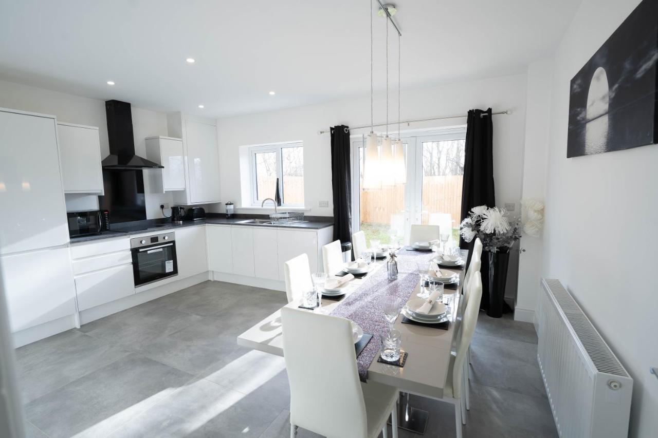 Entire Modern Home With Private Parking For 6/8 Persons Уърксоп Екстериор снимка