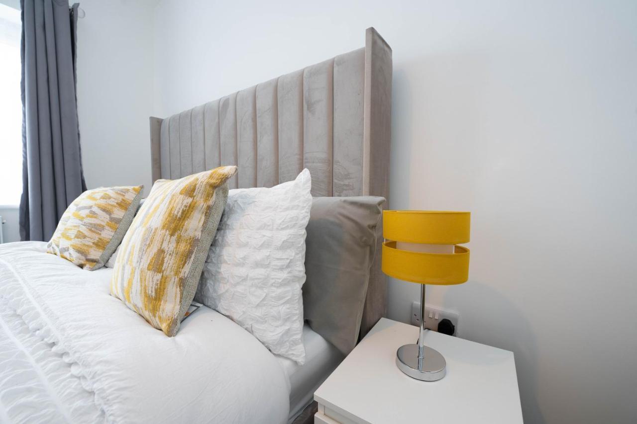 Entire Modern Home With Private Parking For 6/8 Persons Уърксоп Екстериор снимка