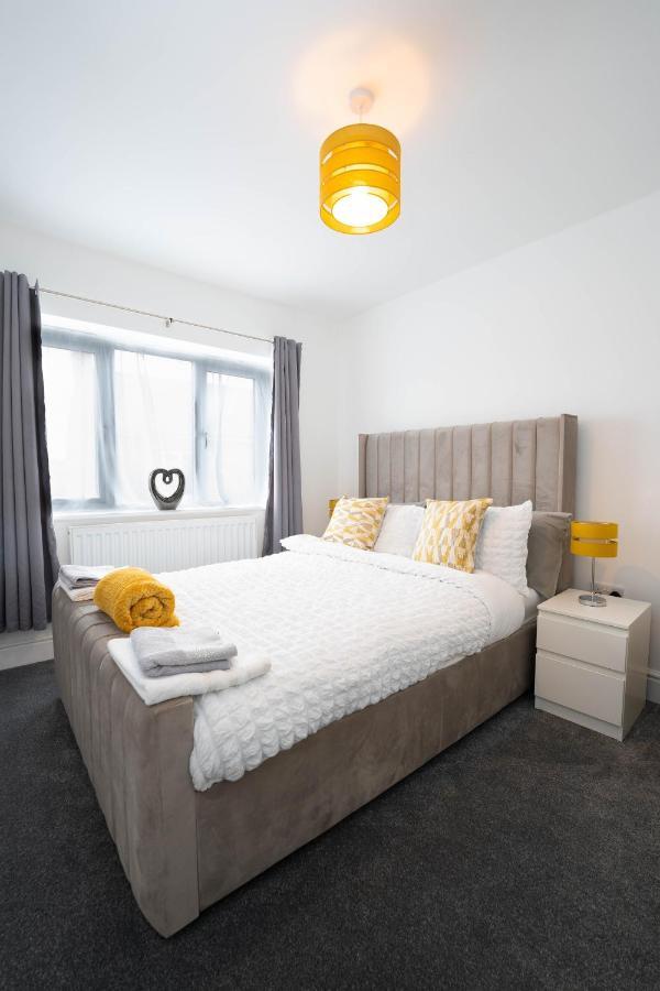 Entire Modern Home With Private Parking For 6/8 Persons Уърксоп Екстериор снимка