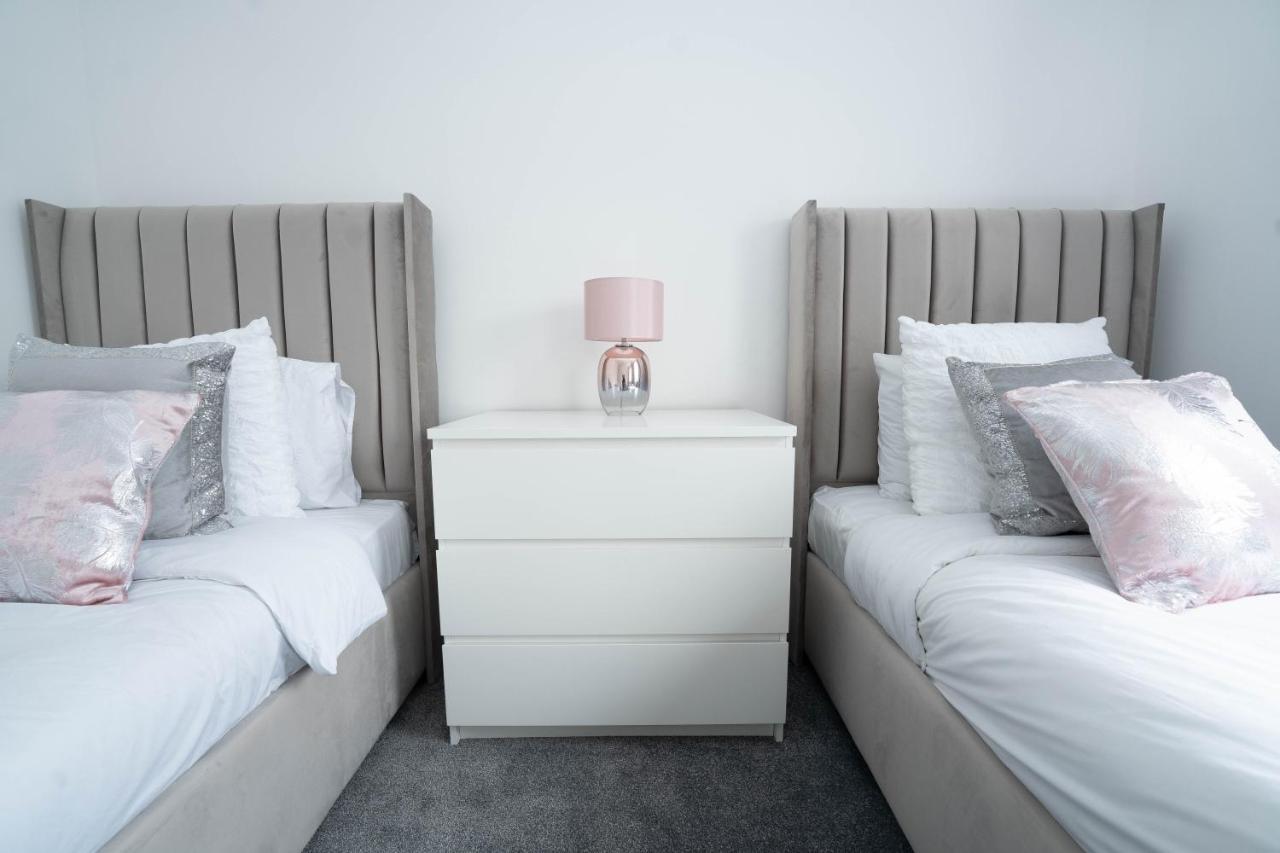 Entire Modern Home With Private Parking For 6/8 Persons Уърксоп Екстериор снимка