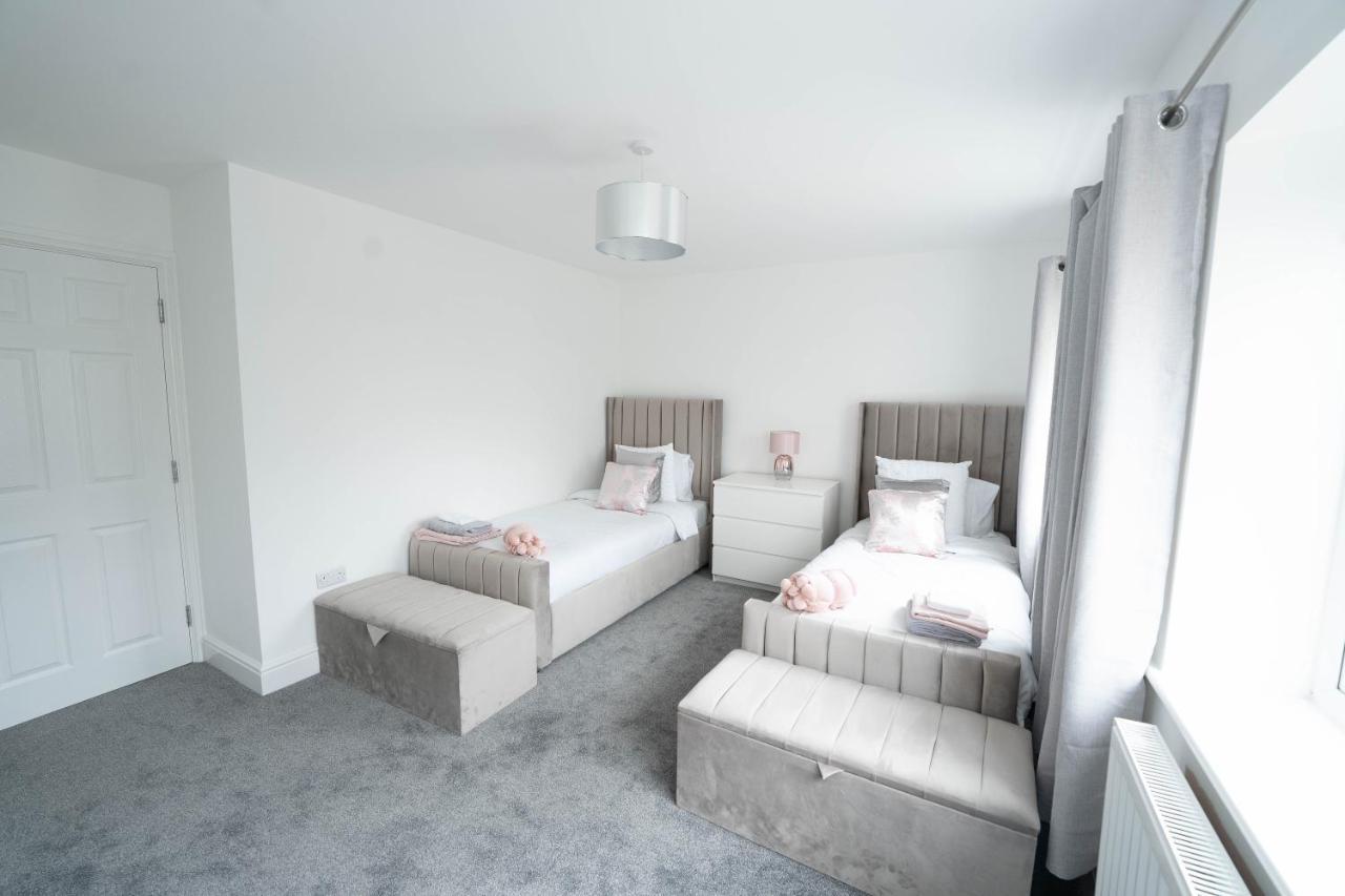 Entire Modern Home With Private Parking For 6/8 Persons Уърксоп Екстериор снимка
