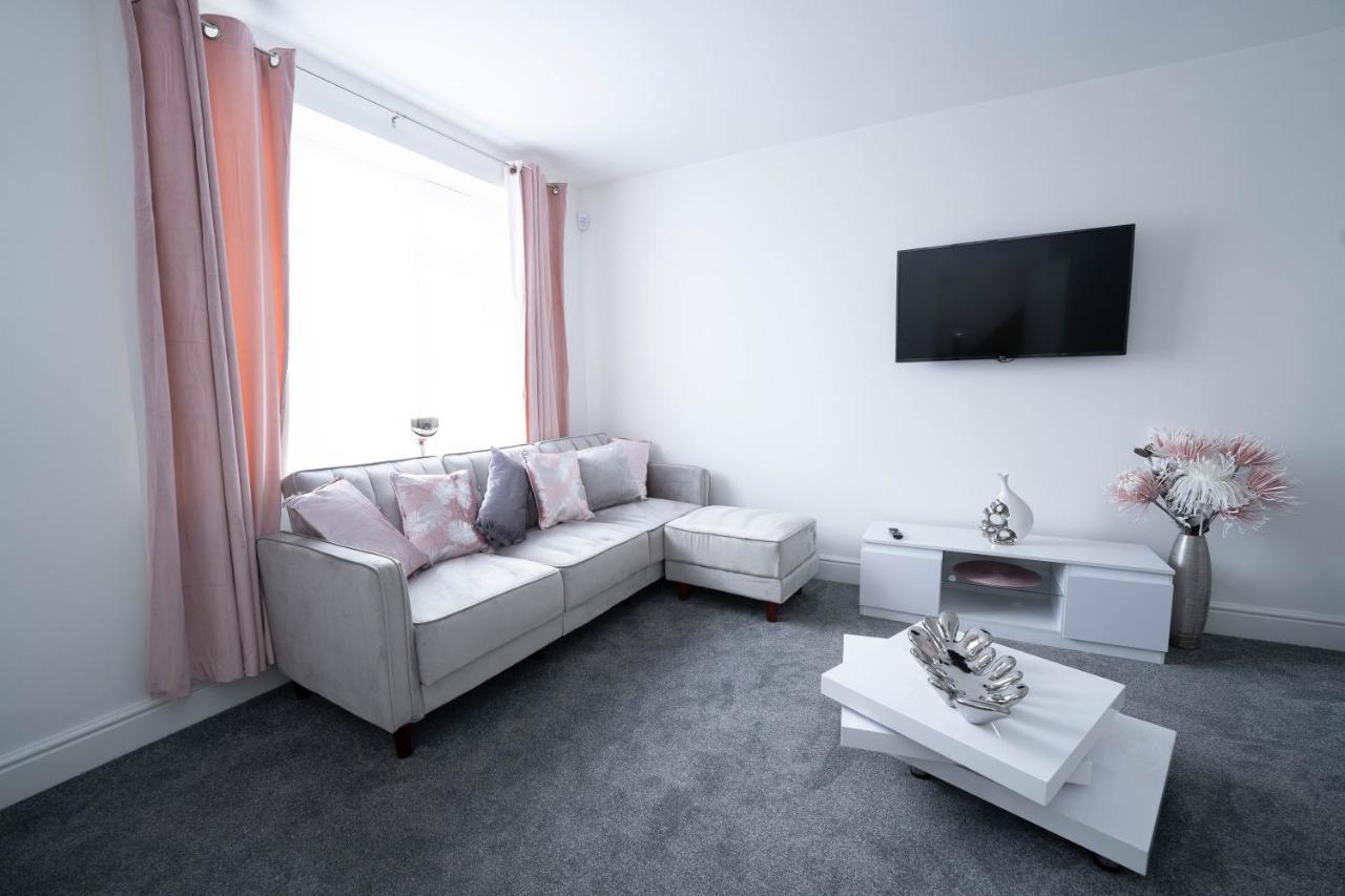 Entire Modern Home With Private Parking For 6/8 Persons Уърксоп Екстериор снимка